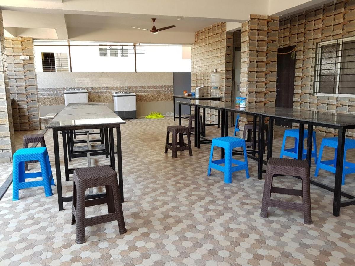 Imperial Pg Services Poona Buitenkant foto